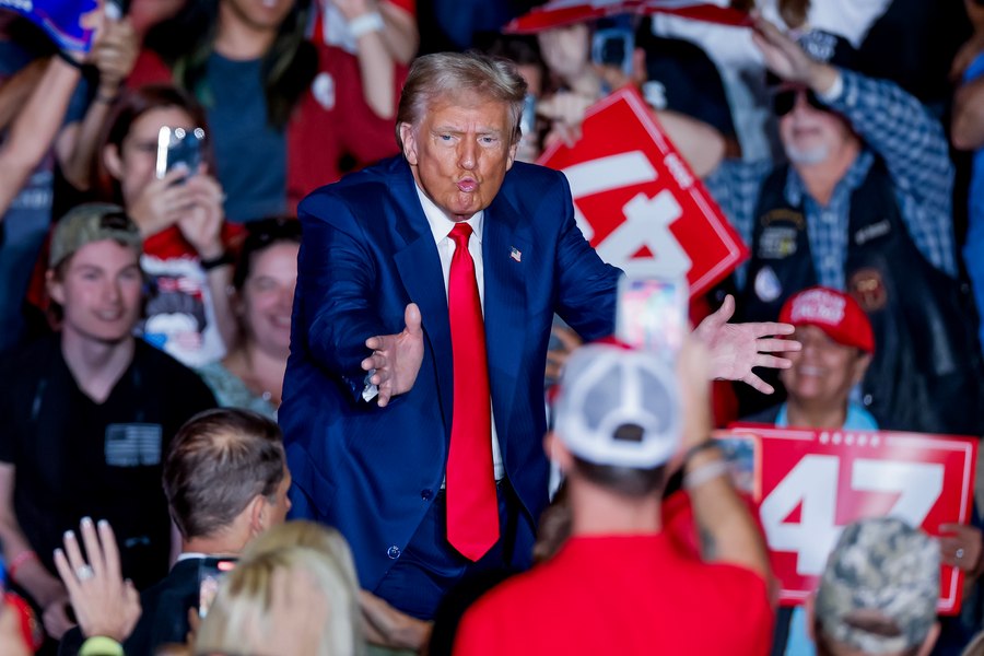 Admirația lui Trump pentru Hitler și dictatori, ultima carte a democraților