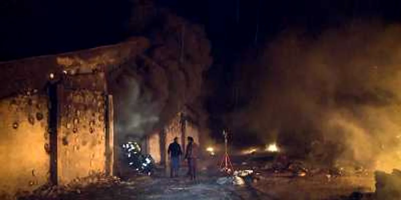 Incendiu hala depozit şi producţie mase plastice     FOTO Laurenţiu Ionescu