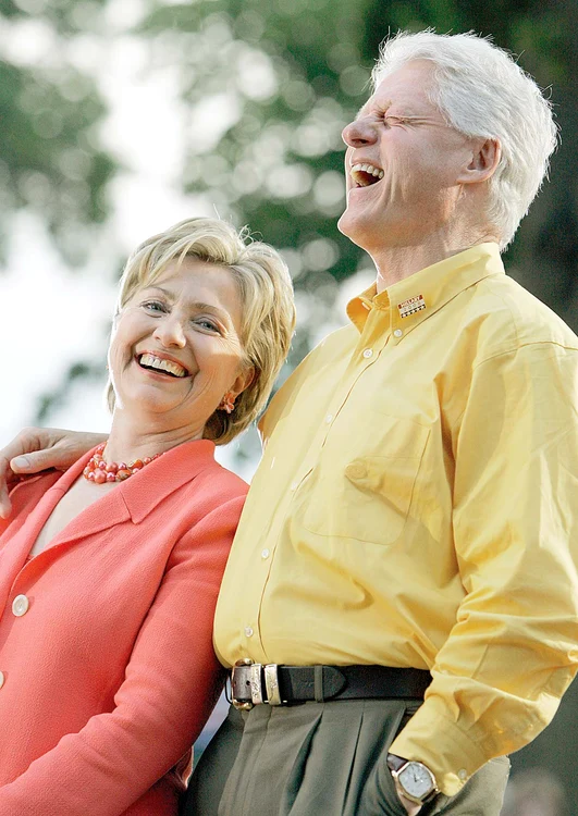 
    Bombă! Bill şi Hillary Clinton participă la petreceri  cu alte cupluri unde se schimbă între eiFoto: AP  