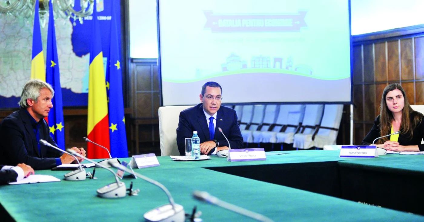 Guvernul a redus deficitul bugetar cu preţul intrării economiei în recesiune FOTO gov.ro