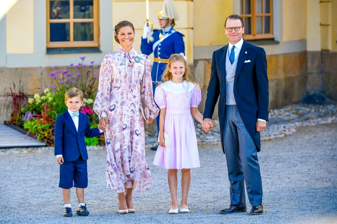 11 printesa mostenitoare victoria a suediei si copiii sai printul oscar si printesa estelle 2 2 jpg jpeg