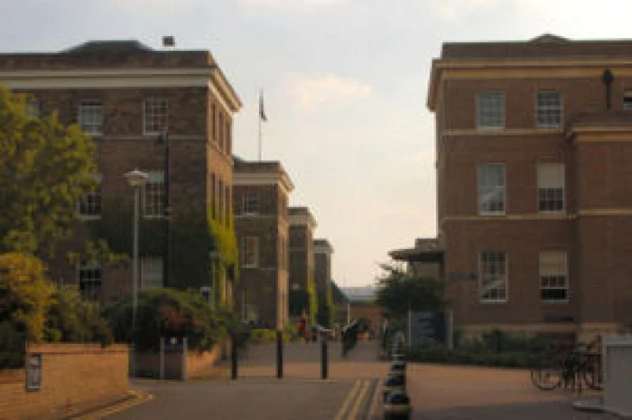 Doctorat în Politică şi Teorie guvernamentală la Universitatea Leicester      FOTO www2.le.ac.uk