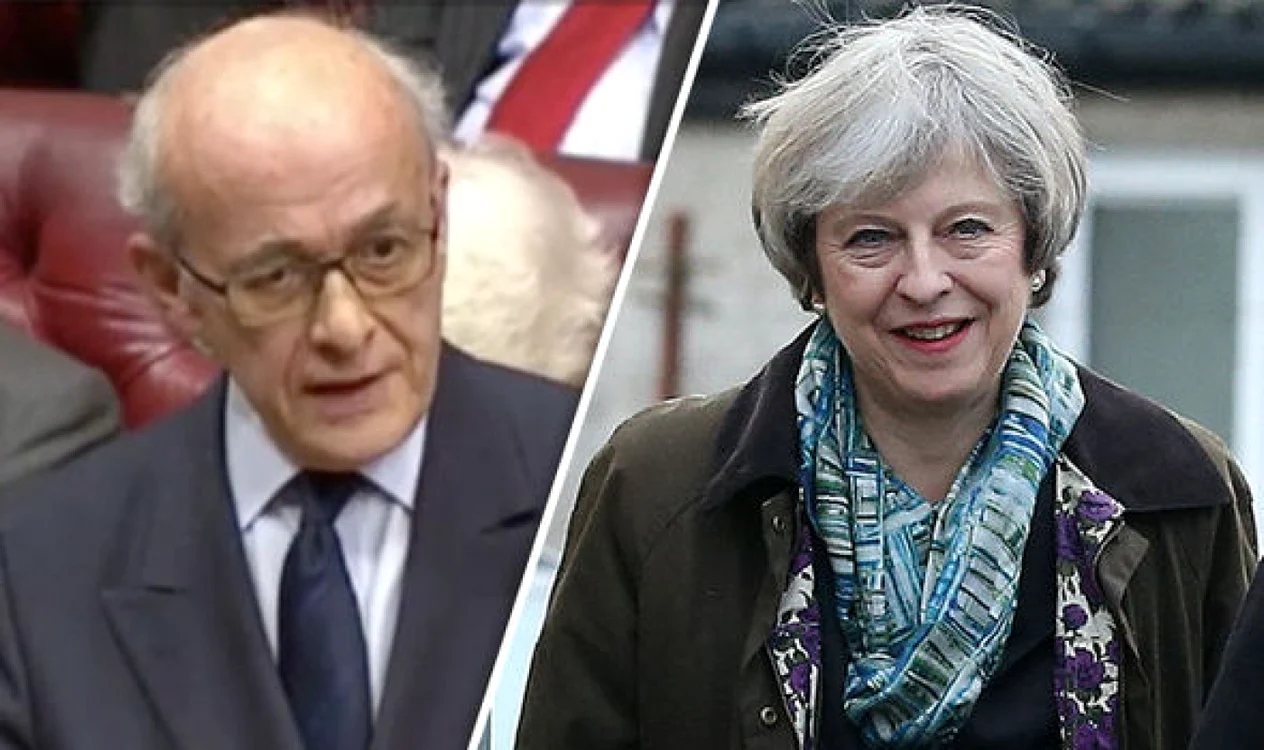 Autorul articolului 50 al Tratatului de la Lisabona, Lordul Kerr Kinlochard ;i premierul britanic Theresa May