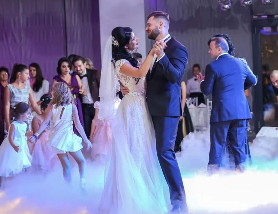 
    Mirii au încins ringul de dansFoto: arhivă personală  