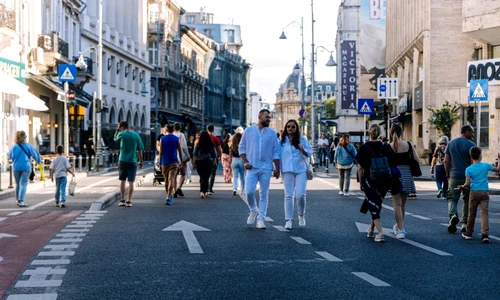 Instalații urbane, parade și tururi ghidate pe Calea Victoriei, în penultimul weekend „Străzi Deschise”