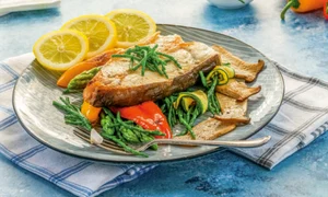 file de halibut la gratar cu legume jpg