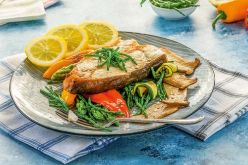 file de halibut la gratar cu legume jpg