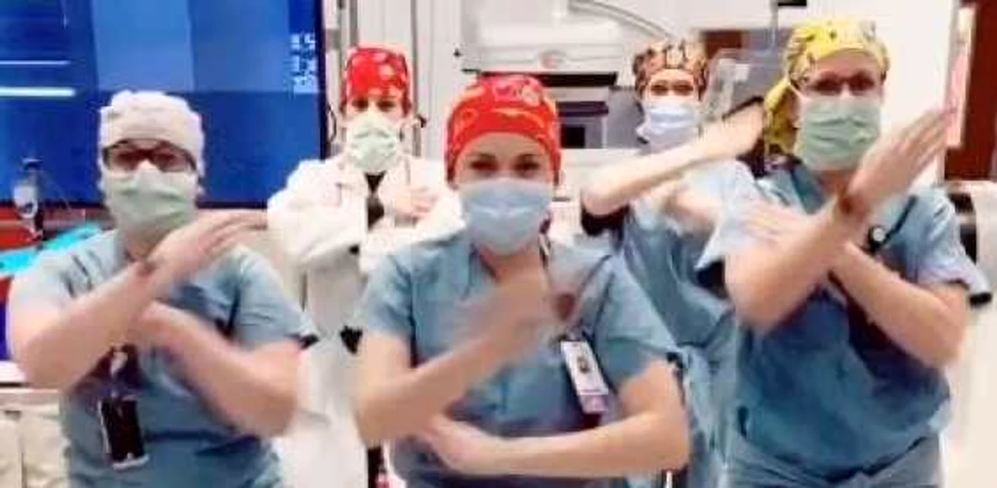 Asistente din SUA dansează pentru a scăpa de stresul provocat de pandemia de coronavirus FOTO Captură video