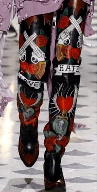 Acestea sunt cizmele care ar putea să o facă pe Corina o femeie fericită