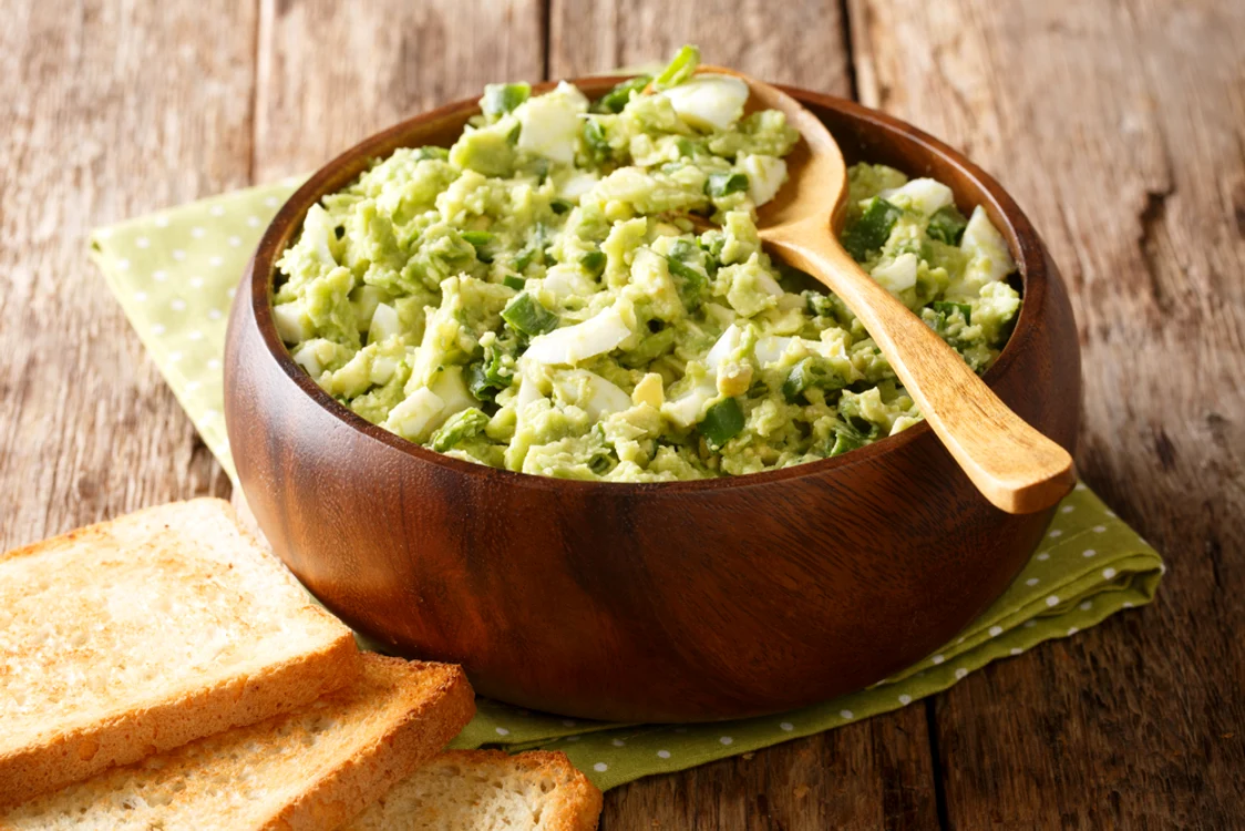 Salată cu avocado, plină de fibre FOTO: Shuterstock