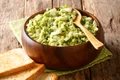 Salata cu avocado  Sursa foto shutterstock 1735987730 jpg