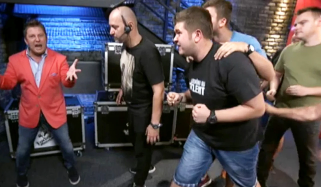 Angajații emisiunii de la PRO TV s-au bulucit cu toții în culise, să o urmărească îndeaproape pe Elena