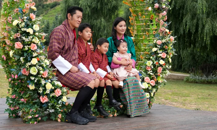 Regele Jigme Khesar, Gyalsey Jigme Namgyel, Jigme Ugyen Wangchuck, Printesa Sonam si Regina Jetsun Pema   Casa Regala din Bhutan 4 jpg