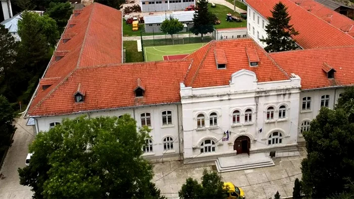 Aşa arată Liceul “Alexandru Vlahuţă” din comuna botoşăneană Şendriceni. Foto: Liceul Şendriceni