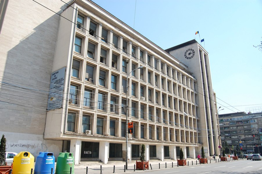 S-au terminat banii de salarii la Ministerul Economiei. De instituție depinde producția de armament a României. Anunțul ministrului