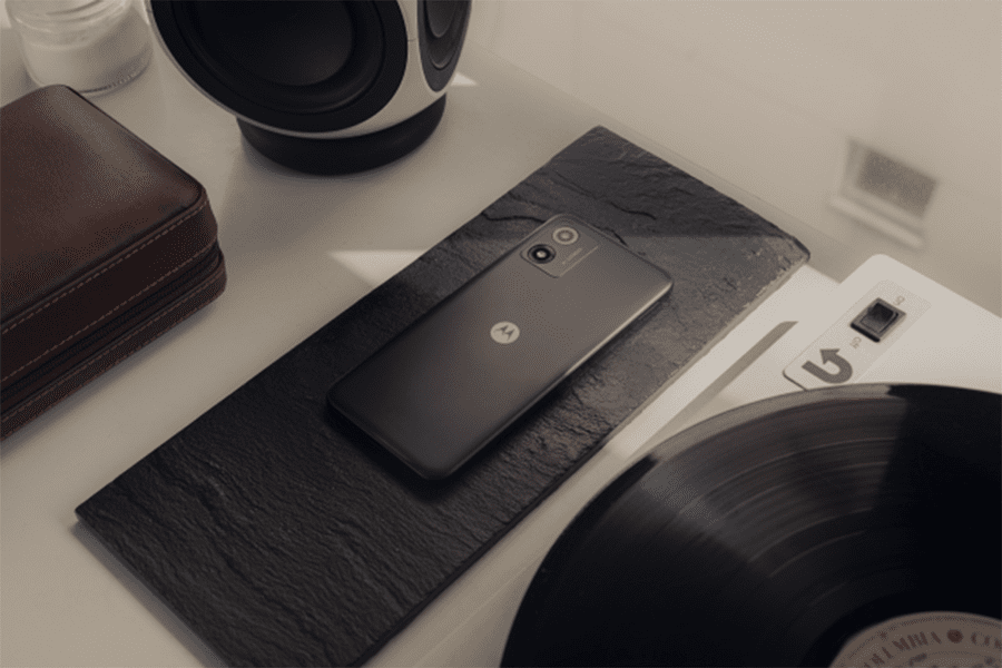 motorola e13, un smartphone ieftin, este disponibil în România