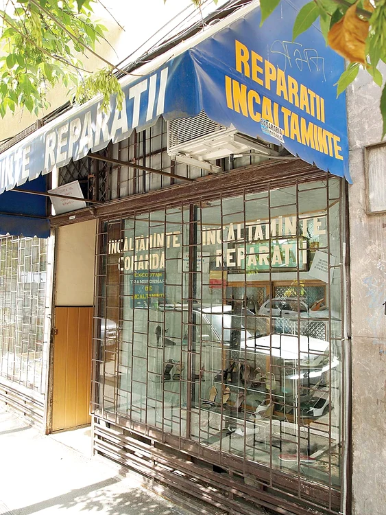 Atelierul din Capitală e deschis de luni până  vineri între orele 9.00  şi 17.00 şi sâmbăta între 9.00 şi 13.00