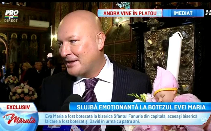 Lumânare de botez avea un bebeluş pe ea