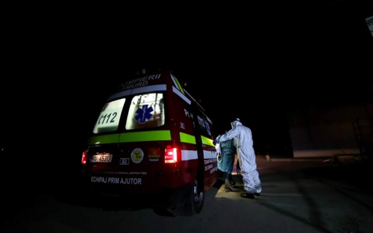 
    O pacientă din Satu Mare, de 61 de ani, a murit după ce a fost infectată de fiul ei, întors recent din Marea Britanie, bolnav de COVID-19Foto: adevarul.ro  