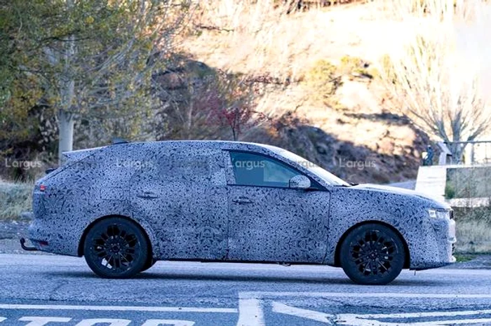 Noul model Dacia, surprins accidental de autoritățile franceze în trafic.