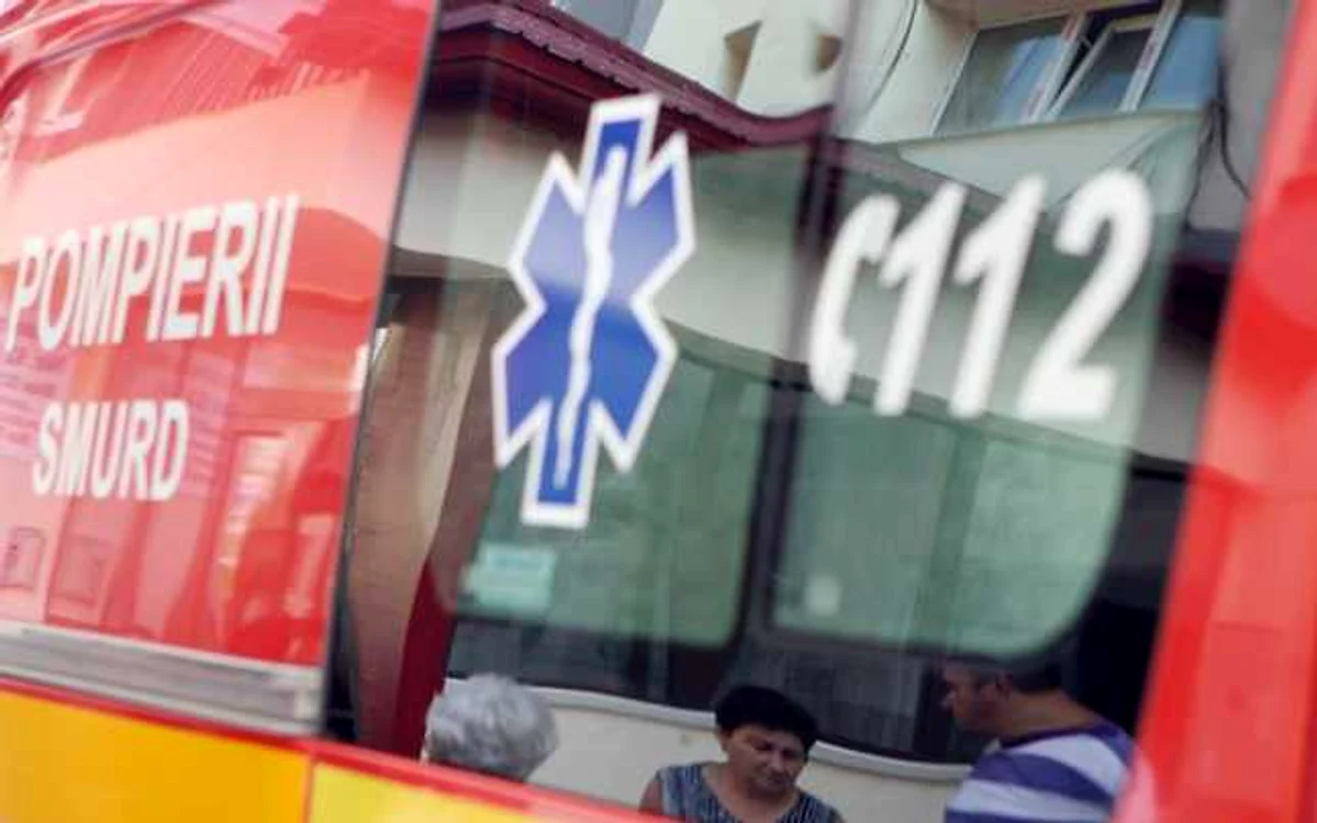 O ambulanţă SMURD i-a transportat pe copii la Spitalul Judeţean Suceava Foto: arhiva Adevărul