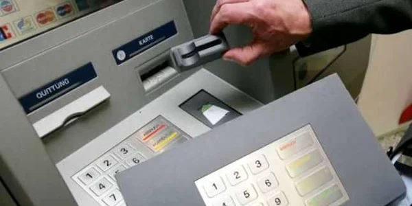 Cei doi bulgari au fost condamnaţi pentru infracţiuni informatice Foto