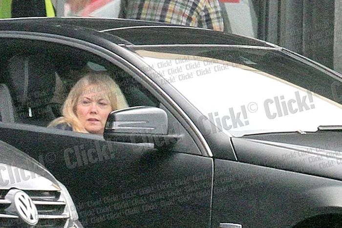 Silvia şi-a pus în portofel  chitanţa şi restul primit de la  vânzătoarea magazinului (Fotografii: Blitz)