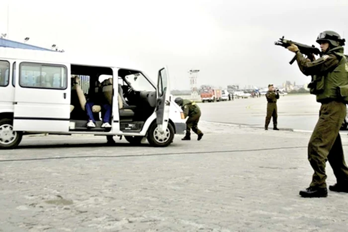 Ofiţerii SRI au percheziţionat  la sol aeronava Wizz Air