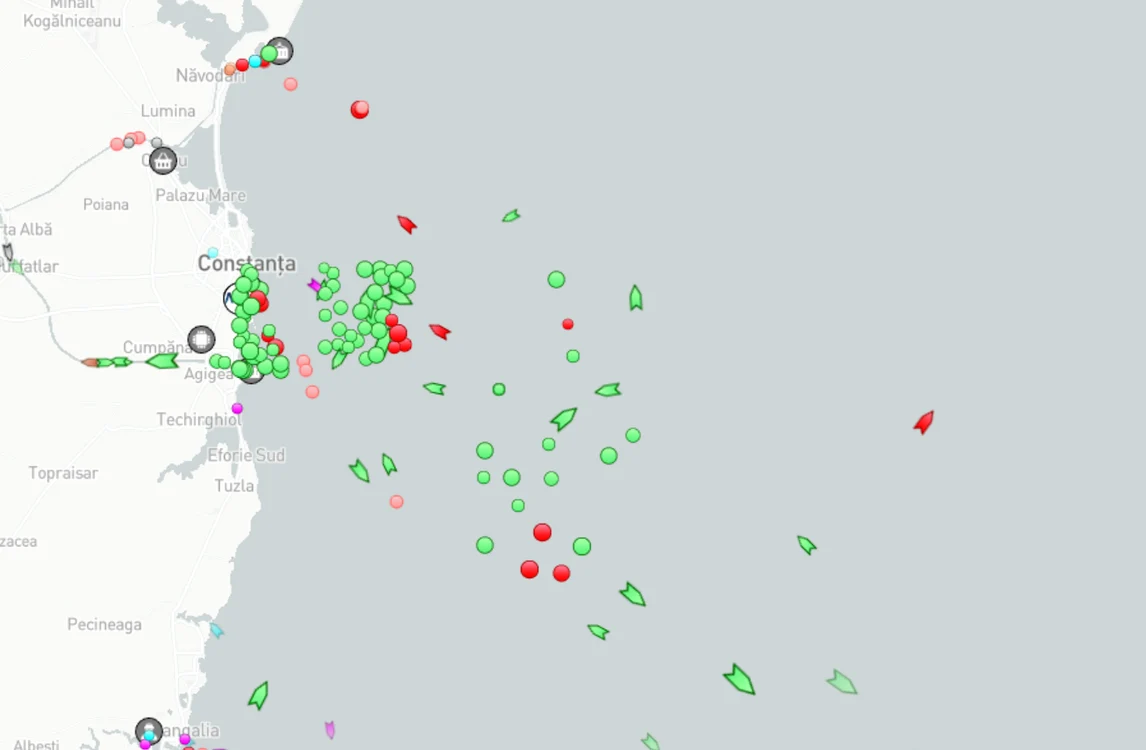Traficul maritim este destul de aglomerat în zona Constanța FOTO marinetraffic.com
