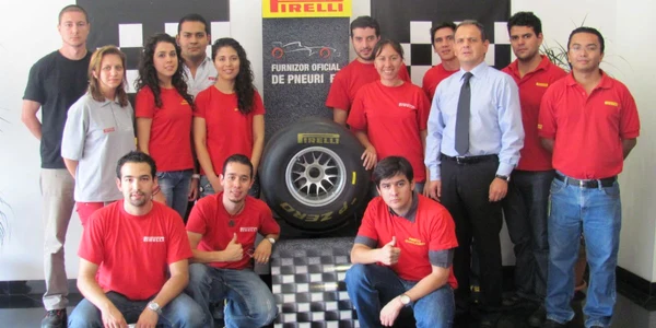 O parte dintre mexicani, alături de trainer şi directorul industrial