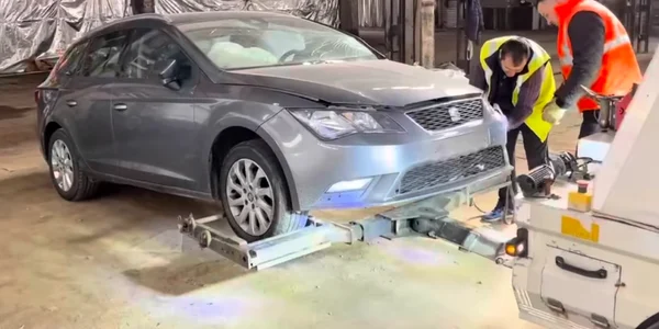 Românul care şi-a pus casa si atelierul auto la dispoziţia ucrainenilor