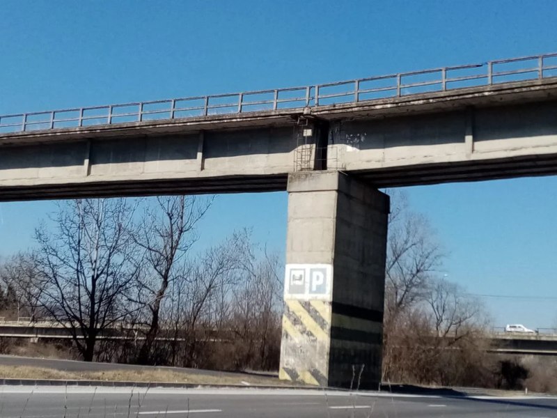 Trafic întrerupt temporar pe DN1, pentru lucrări de demolare la un pod de cale ferată 