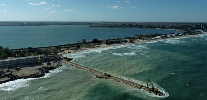 Lucrări de extindere a plajelor în Eforie foto: Apele Române