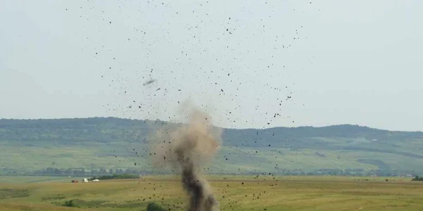 În urma exploziei a rămas un crater de câţiva metri