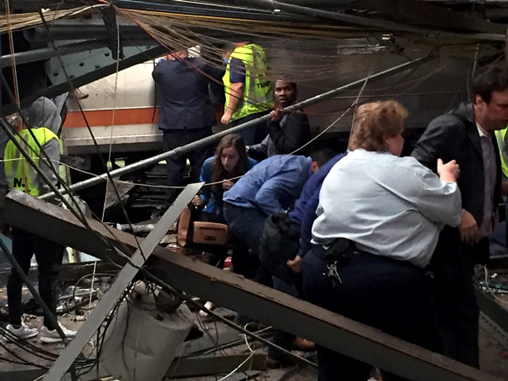 
    Accident de tren în New JerseyFoto: Getty  