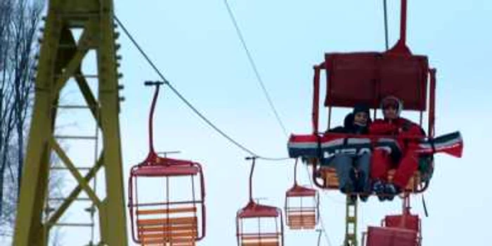 Turiştii care urcă în Straja speră ca ninsorile să vină cât mai devreme.