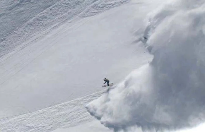 
    12 turişti cehi înghiţiţi de zăpadă, 5 şi-au pierdut viaţa foto: dcnews.ro  