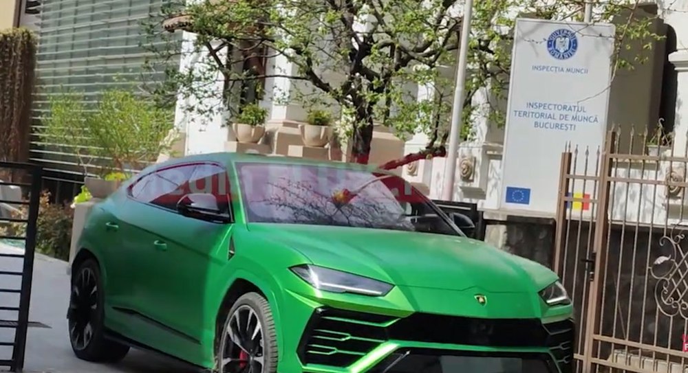Noul șef al ITM București, surprins că vine la serviciu cu un Lamborghini de 300.000 de euro. Bolidul nu apare în declarația de avere
