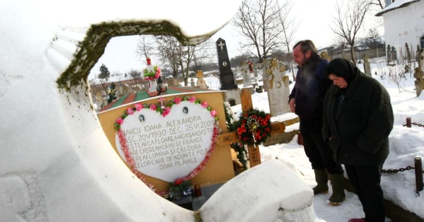 Craiova: Părinţii Alexandrei Iancu îşi plâng fiica ucisă de fiul poliţistului.