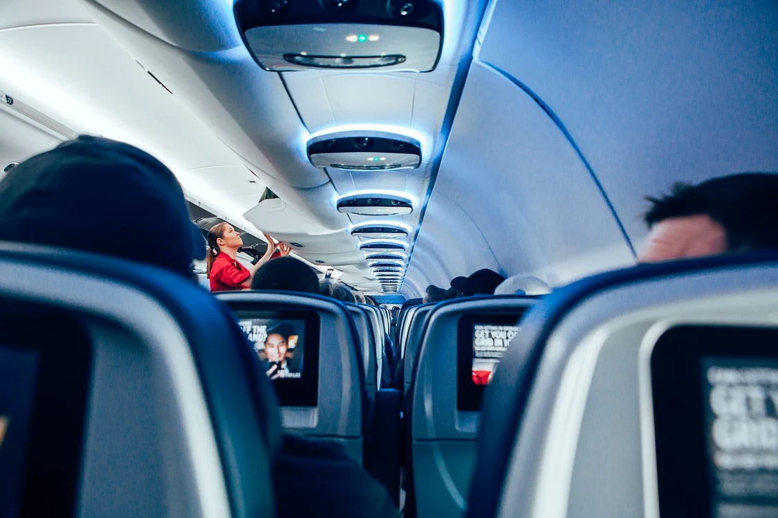 Compania aeriană a concediat-o pe loc pe stewardesă / foto: Pixabay