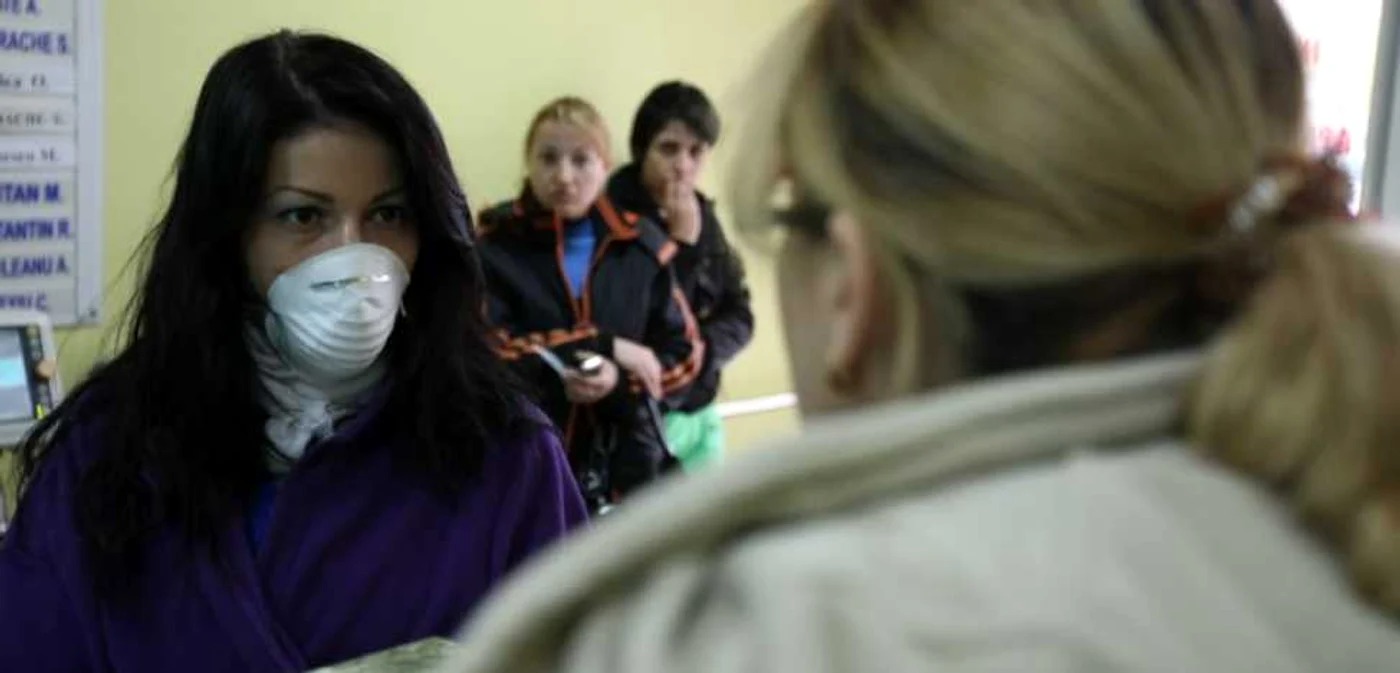 Craiova: Doctorii spun că oamenii nu trebuie să fie îngrijoraţi de efectele vaccinării. 