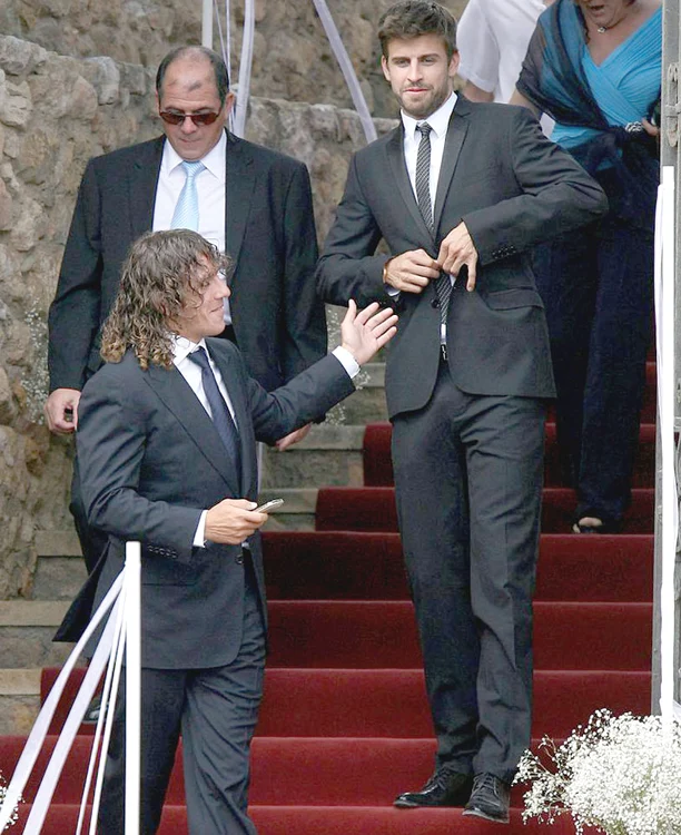 Pique, fără  Shakira, s-a  întreţinut  cu Puyol