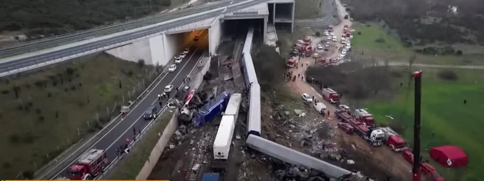 Imagine după imapctul delor două trenuri, în apropiere de orașul Larissa. Foto: Captură