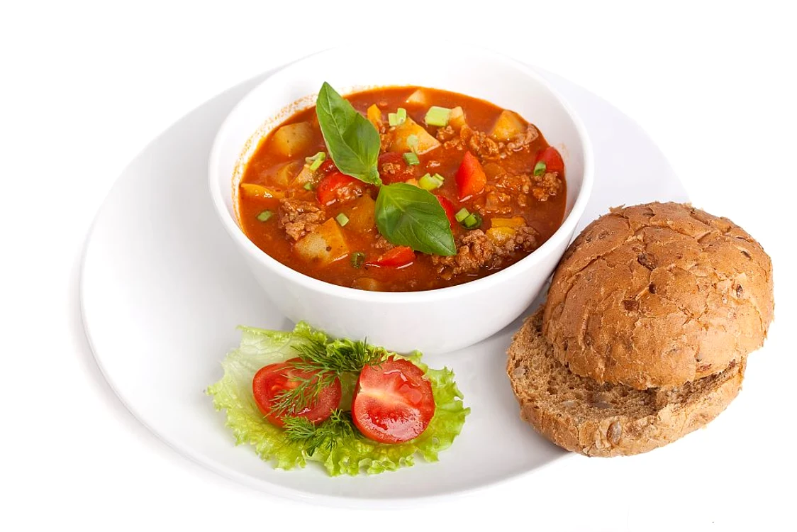 ciorba de vara cu carne de vita si legume jpeg