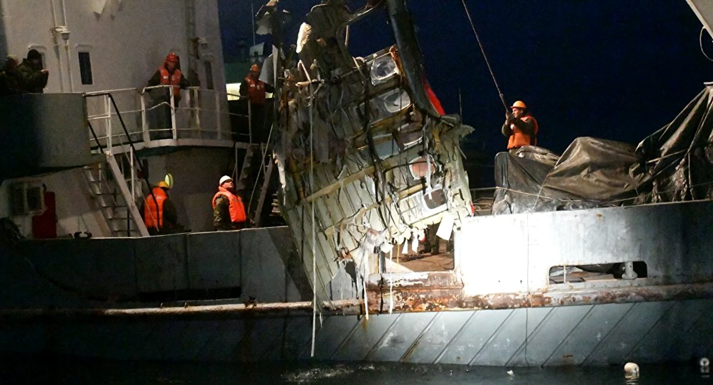 Bucati din avionul Tu-154 prabusit langa Soci