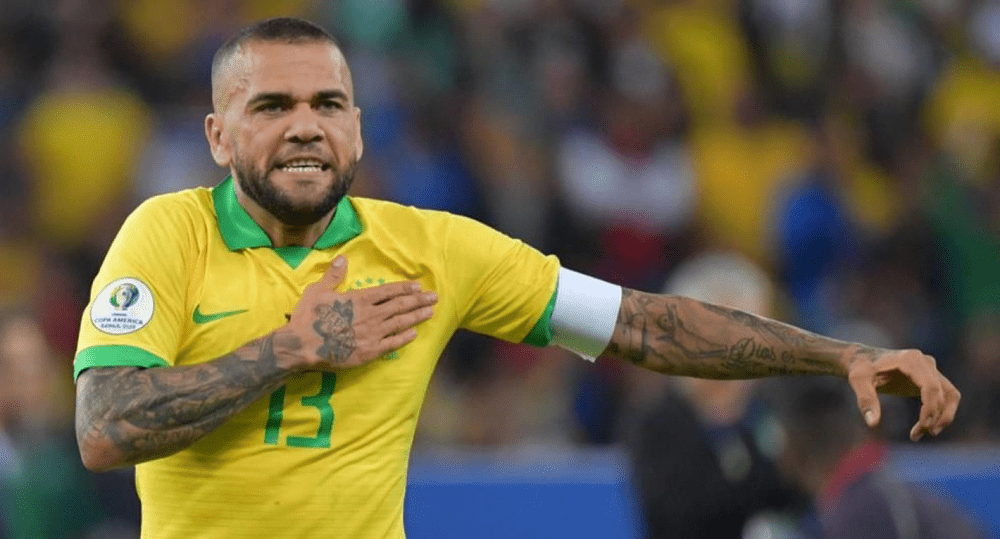 Dani Alves pierde milioane de euro după ce a fost arestat. Suma enormă pe care i-o cere fostul club