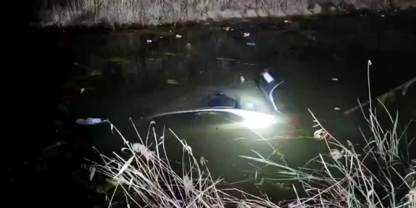 accident auto in canal de irigatii olt 26 apr 2025   foto isu olt  mp4 thumbnail png