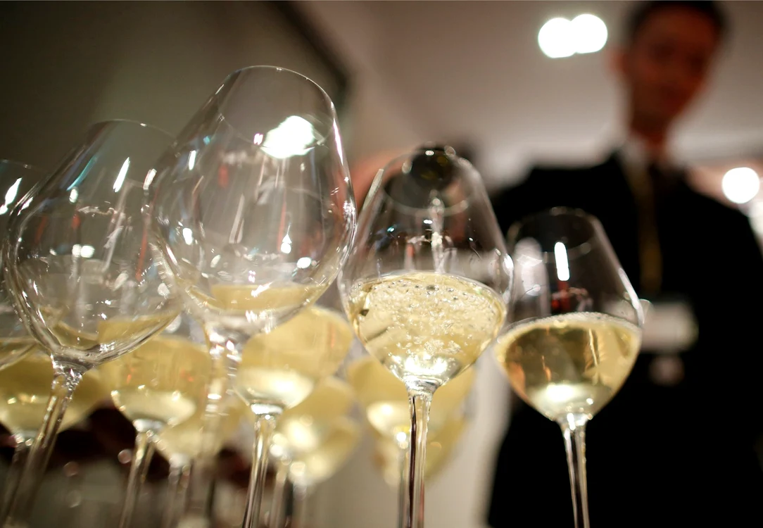 
    Unii specialişti cred că două pahare de vin pe zi sunt benefice pentru inimăFoto: Reuters  