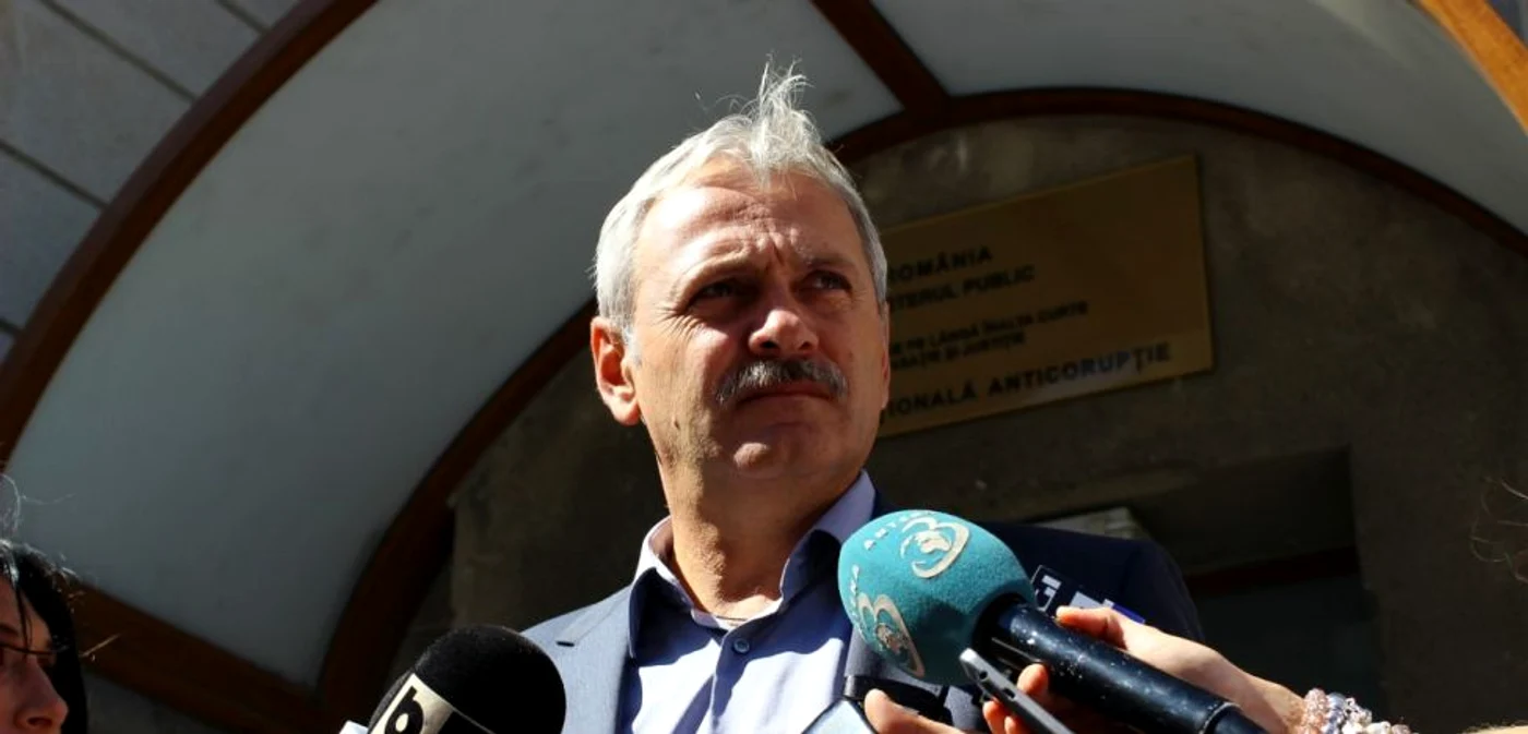 Liviu Dragnea în faţa sediului DNA pe 3 septembrie 2013, când procurorii începeau să îl ia la întrebări cu privire la Dosarul Referendumului Imagine: Adevărul / Ionuţ Mureşan