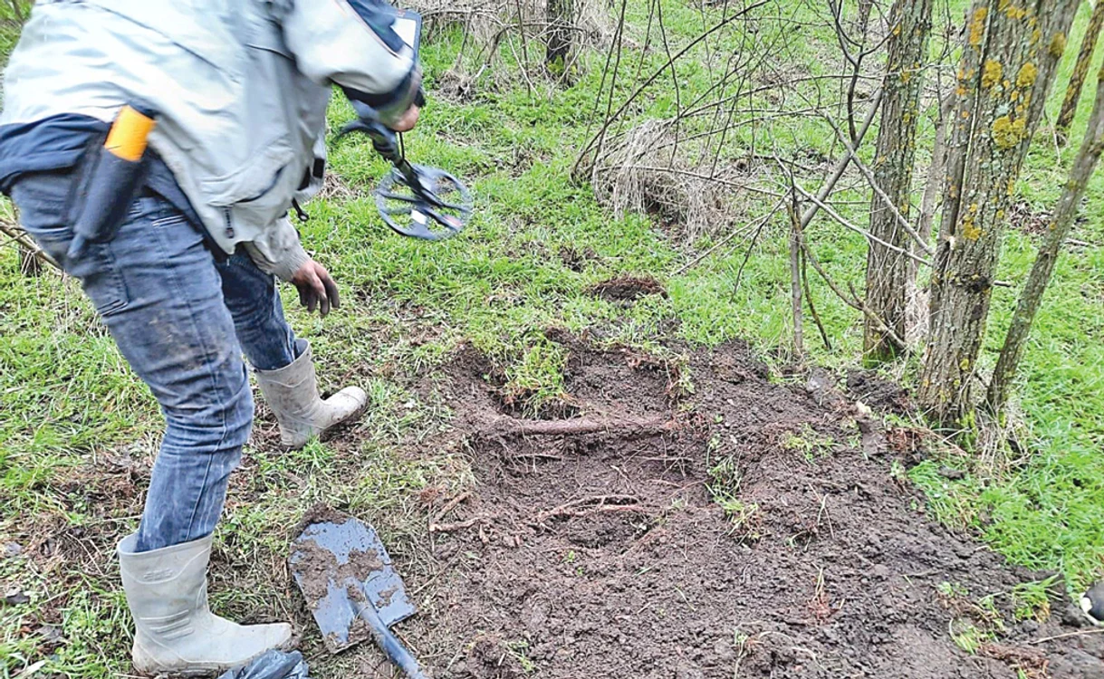 Aşa arată monedele găsite într-o oală spartăFoto: Facebook / Detectări metale